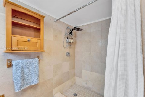 Condo in North Miami, Florida, 2 bedrooms № 2244150 - photo 24