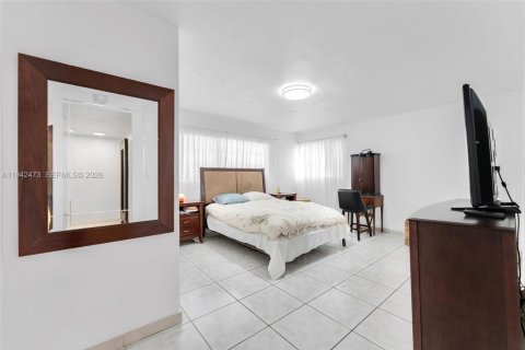 Condo in North Miami, Florida, 2 bedrooms № 2244150 - photo 20