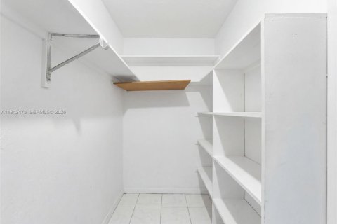 Condo in North Miami, Florida, 2 bedrooms № 2244150 - photo 23