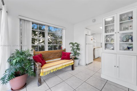 Condo in North Miami, Florida, 2 bedrooms № 2244150 - photo 10