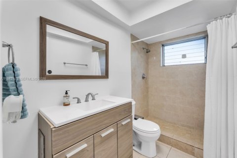 Condo in North Miami, Florida, 2 bedrooms № 2244150 - photo 15
