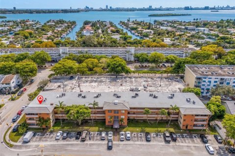Condo in North Miami, Florida, 2 bedrooms № 2244150 - photo 4