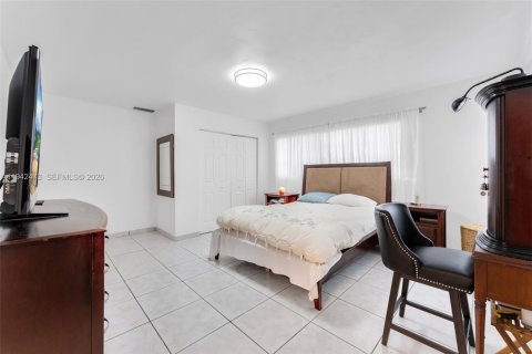Condo in North Miami, Florida, 2 bedrooms № 2244150 - photo 21