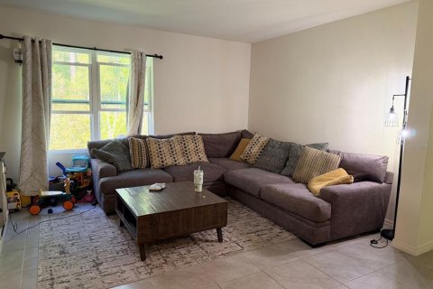 House in DeLand, Florida 4 bedrooms, 171.03 sq.m. № 2232349 - photo 4