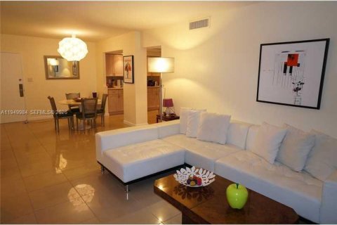 Снять в аренду кондоминиум в Майами-Бич, Флорида 2 спальни, 110.55м2, № 2005622 - фото 3