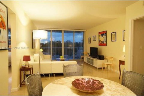 Снять в аренду кондоминиум в Майами-Бич, Флорида 2 спальни, 110.55м2, № 2005622 - фото 2