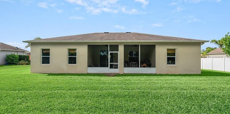 House in Vero Beach, Florida 4 bedrooms, 191.56 sq.m. № 1103335