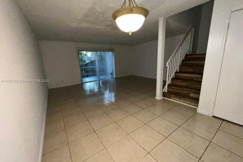 Townhouse in North Lauderdale, Florida 3 bedrooms, 131.92 sq.m. № 1485024 - photo 10