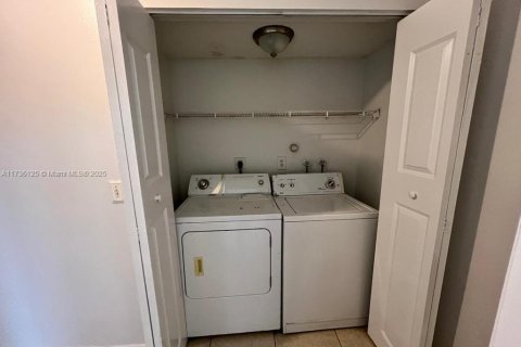Townhouse in North Lauderdale, Florida 3 bedrooms, 131.92 sq.m. № 1485024 - photo 9
