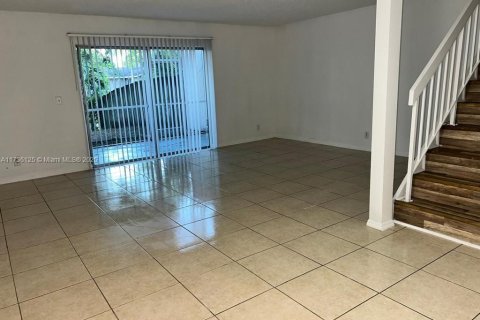 Townhouse in North Lauderdale, Florida 3 bedrooms, 131.92 sq.m. № 1485024 - photo 2