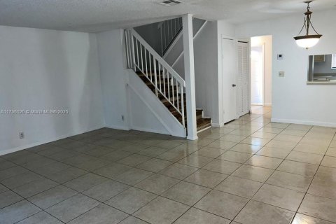 Townhouse in North Lauderdale, Florida 3 bedrooms, 131.92 sq.m. № 1485024 - photo 3
