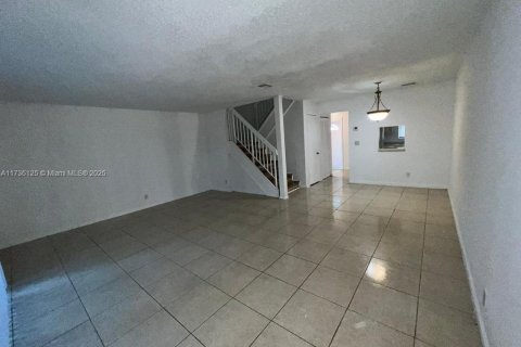 Townhouse in North Lauderdale, Florida 3 bedrooms, 131.92 sq.m. № 1485024 - photo 1