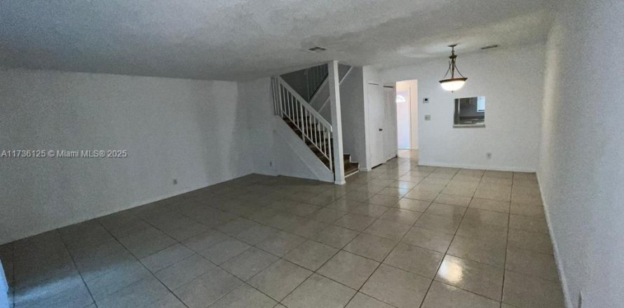 Townhouse in North Lauderdale, Florida 3 bedrooms, 131.92 sq.m. № 1485024