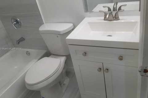 Townhouse in North Lauderdale, Florida 3 bedrooms, 131.92 sq.m. № 1485024 - photo 5