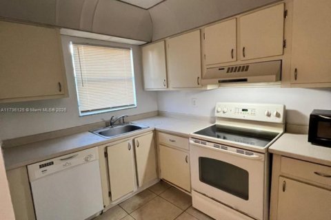 Townhouse in North Lauderdale, Florida 3 bedrooms, 131.92 sq.m. № 1485024 - photo 8