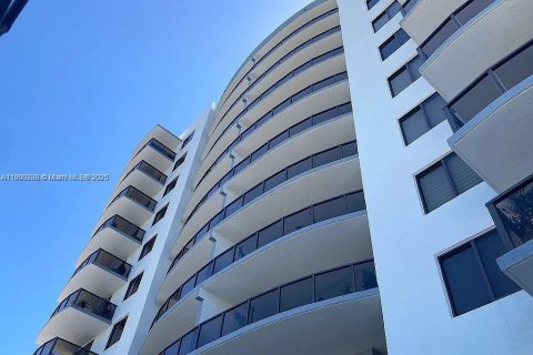 Condominio en alquiler en Miami, Florida, 2 dormitorios, 111.58 m2 № 1952099 - foto 1