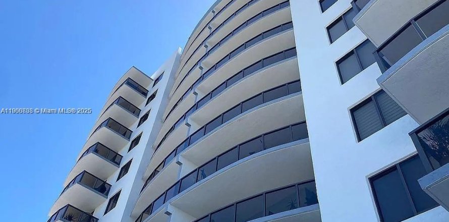 Condominio en Miami, Florida, 2 dormitorios  № 1952099