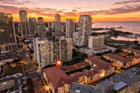 Condo à Saint Petersburg, Floride, 2 chambres  № 2347833