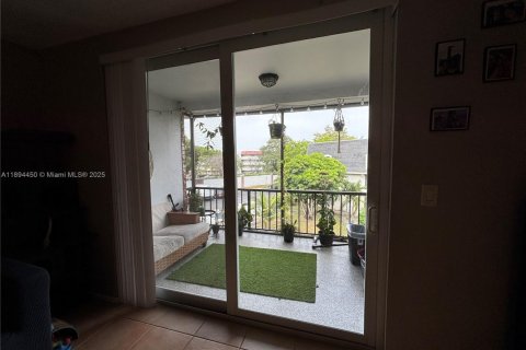 Снять в аренду кондоминиум в Лодерхилл, Флорида 1 спальня, 74.32м2, № 1947103 - фото 4