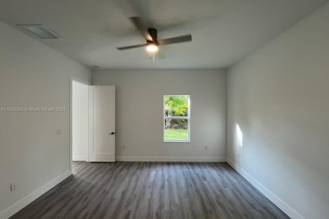 House in Lehigh Acres, Florida 3 bedrooms, 152.55 sq.m. № 1812181 - photo 16
