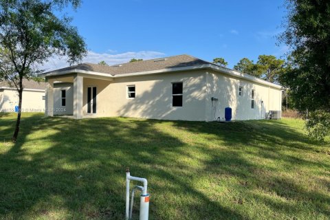House in Lehigh Acres, Florida 3 bedrooms, 152.55 sq.m. № 1812181 - photo 2