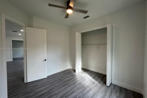 House in Lehigh Acres, Florida 3 bedrooms, 152.55 sq.m. № 1812181 - photo 23