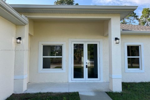 House in Lehigh Acres, Florida 3 bedrooms, 152.55 sq.m. № 1812181 - photo 4