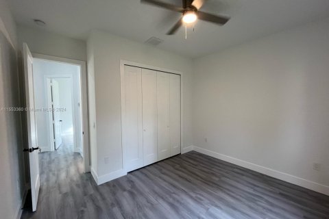 House in Lehigh Acres, Florida 3 bedrooms, 152.55 sq.m. № 1812181 - photo 18