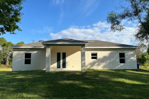 House in Lehigh Acres, Florida 3 bedrooms, 152.55 sq.m. № 1812181 - photo 3