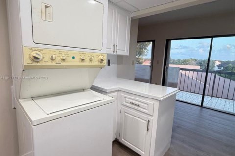 Condominio en alquiler en Miami, Florida, 2 dormitorios, 108.7 m2 № 1960903 - foto 13