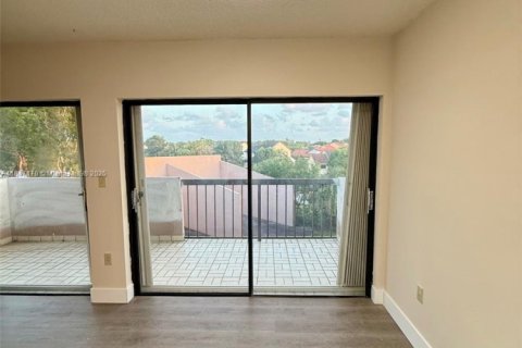 Condominio en alquiler en Miami, Florida, 2 dormitorios, 108.7 m2 № 1960903 - foto 14