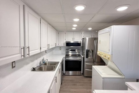 Condominio en alquiler en Miami, Florida, 2 dormitorios, 108.7 m2 № 1960903 - foto 18