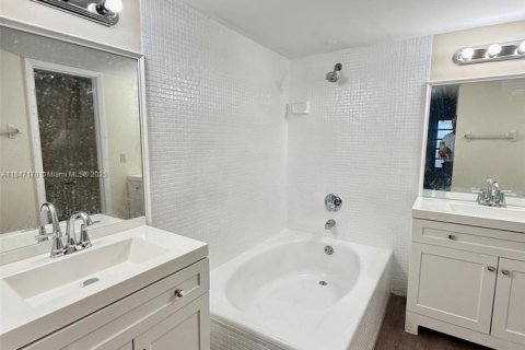 Condominio en alquiler en Miami, Florida, 2 dormitorios, 108.7 m2 № 1960903 - foto 21