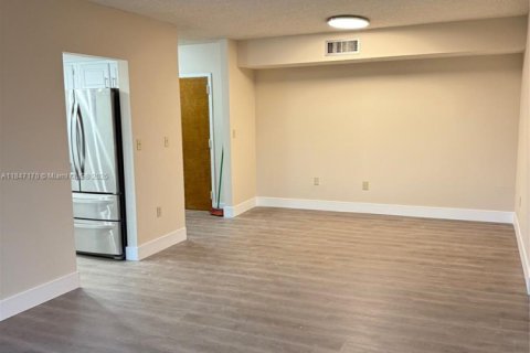 Condominio en alquiler en Miami, Florida, 2 dormitorios, 108.7 m2 № 1960903 - foto 9