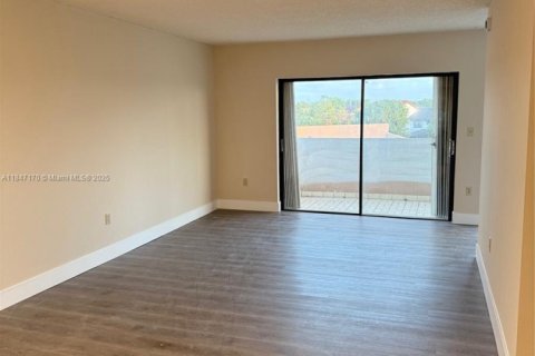 Condominio en alquiler en Miami, Florida, 2 dormitorios, 108.7 m2 № 1960903 - foto 8