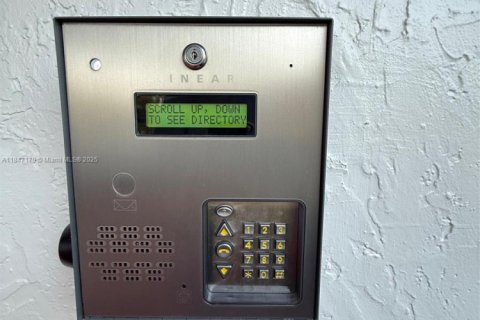 Condominio en alquiler en Miami, Florida, 2 dormitorios, 108.7 m2 № 1960903 - foto 4