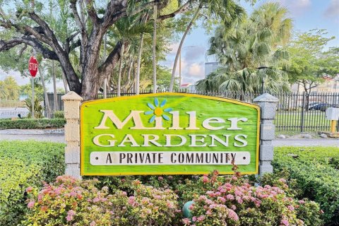 Condominio en alquiler en Miami, Florida, 2 dormitorios, 108.7 m2 № 1960903 - foto 2