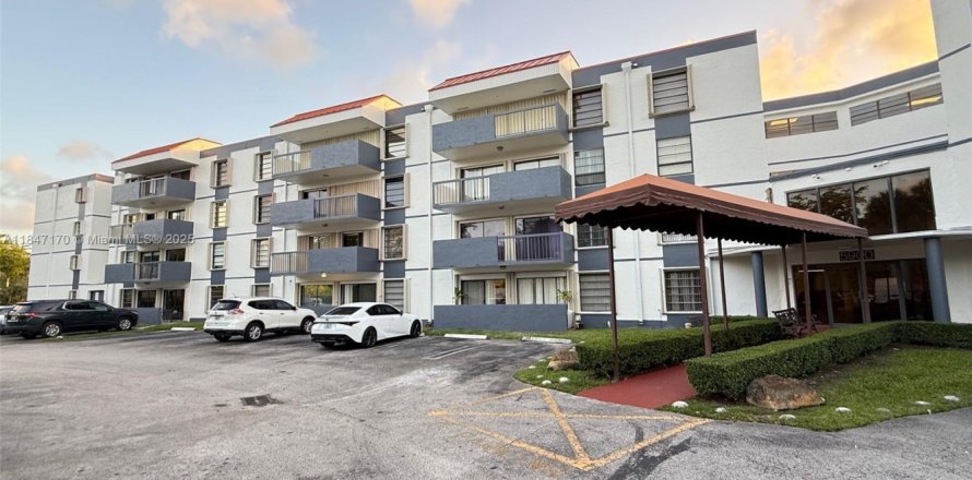 Condominio en Miami, Florida, 2 dormitorios  № 1960903