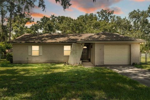 House in Lakeland, Florida 3 bedrooms, 124.49 sq.m. № 1908990 - photo 1