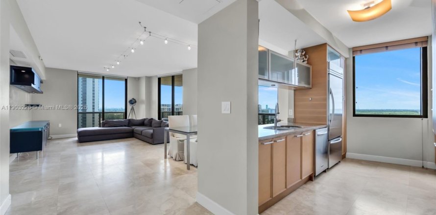 Condominio en Sunny Isles Beach, Florida, 2 dormitorios  № 2012356