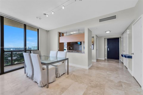 Condominio en venta en Sunny Isles Beach, Florida, 2 dormitorios, 124.67 m2 № 2012356 - foto 5