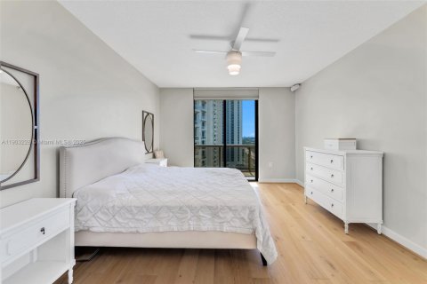Condominio en venta en Sunny Isles Beach, Florida, 2 dormitorios, 124.67 m2 № 2012356 - foto 13