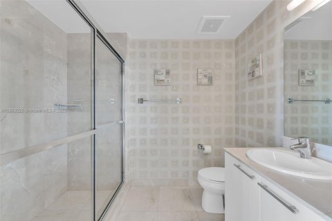 Condominio en venta en Sunny Isles Beach, Florida, 2 dormitorios, 124.67 m2 № 2012356 - foto 18