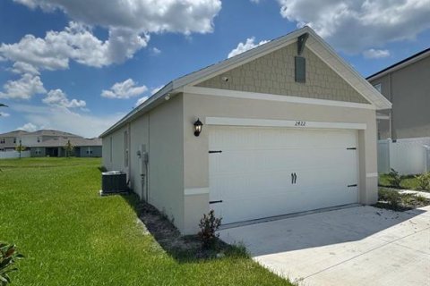House in Eagle Lake, Florida 3 bedrooms, 102.29 sq.m. № 1853955 - photo 2