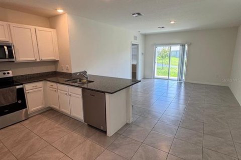 House in Eagle Lake, Florida 3 bedrooms, 102.29 sq.m. № 1853955 - photo 8