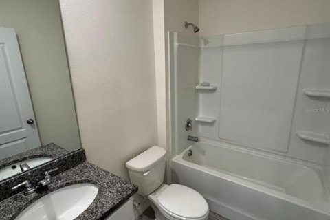 House in Eagle Lake, Florida 3 bedrooms, 102.29 sq.m. № 1853955 - photo 10