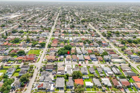 Снять в аренду виллу или дом в Майами, Флорида 2 спальни, 69.21м2, № 1998988 - фото 28