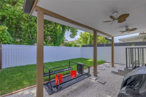 Снять в аренду виллу или дом в Майами, Флорида 2 спальни, 69.21м2, № 1998988 - фото 23