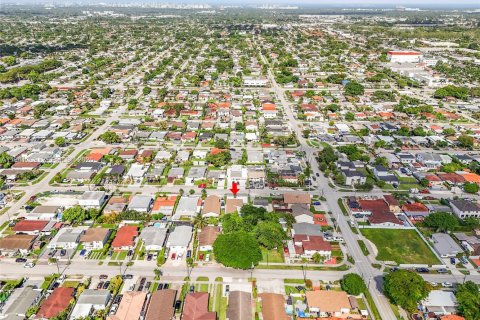 Снять в аренду виллу или дом в Майами, Флорида 2 спальни, 69.21м2, № 1998988 - фото 30