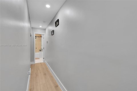 Снять в аренду виллу или дом в Майами, Флорида 2 спальни, 69.21м2, № 1998988 - фото 10